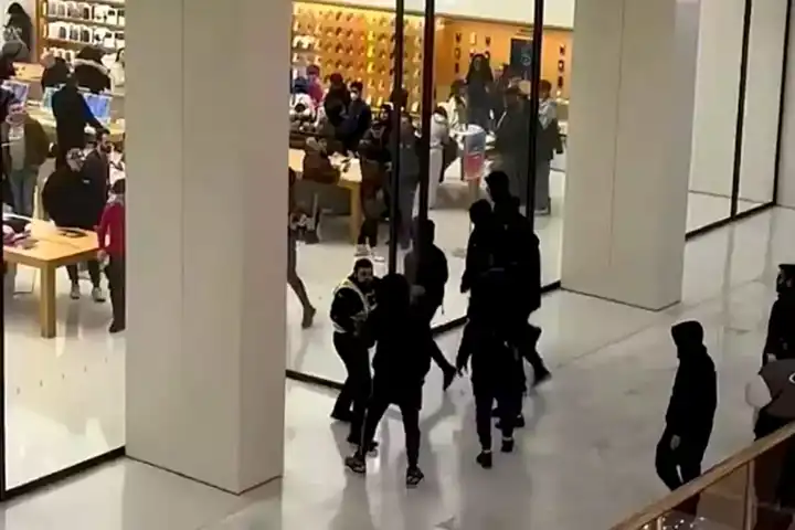Brent Cross Apple Mağazası Soyuldu: 6 Gözaltı